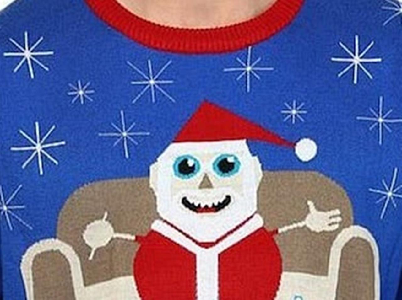 クリスマスセーターのサンタに「描かれてはいけないもの」が…、ウォルマートが謝罪