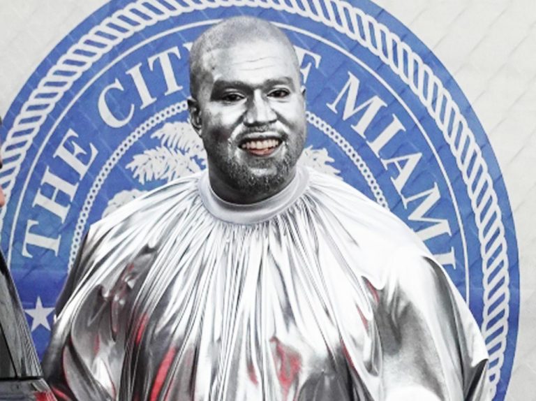 カニエ・ウェスト、異色の「銀塗りオペラ」が壮観