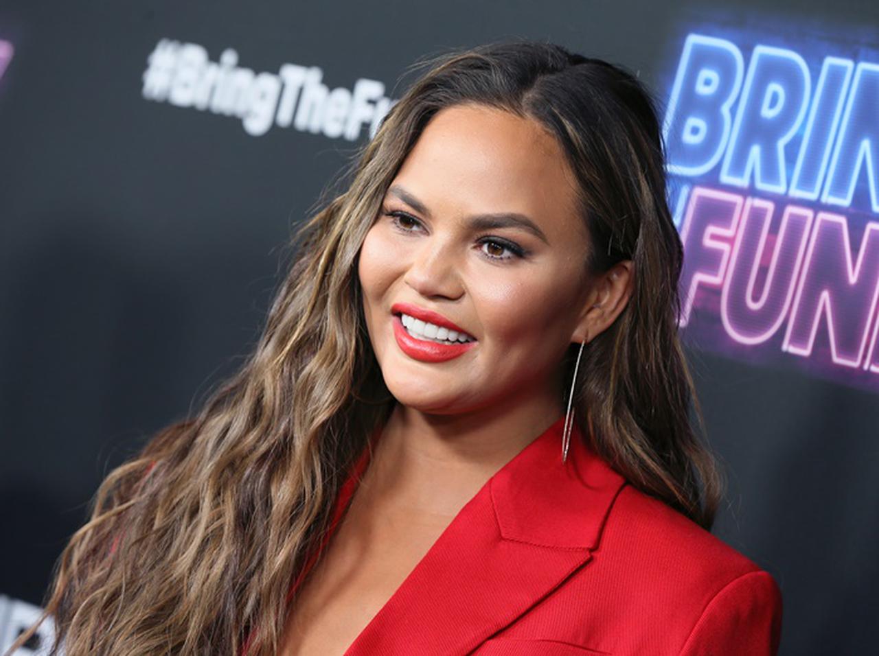 クリッシー・テイゲン、休暇中にNintendo Switchで『ルイージマンション3』に没頭