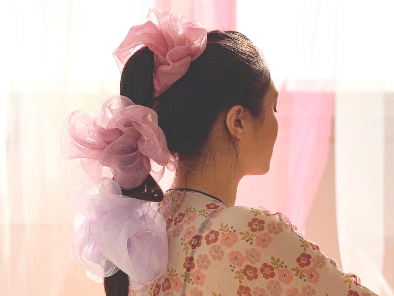 2020年は「シュシュ」が大流行！トレンドのヘアアクセでつくる簡単こなれヘア