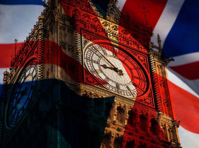 イギリス総選挙『投票45分待ち』の大行列が発生、若者の参加目立つも保守党の圧勝