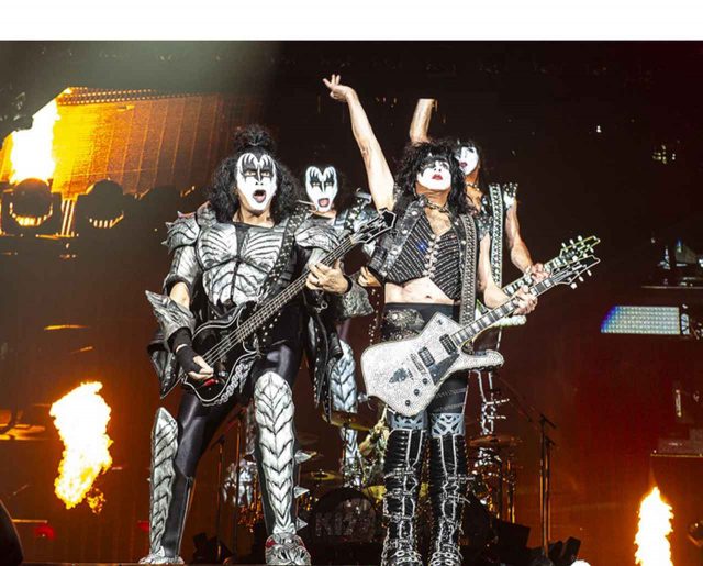 KISSド派手に決め会場と一体化した最後の東京ドーム公演のライブをお届け