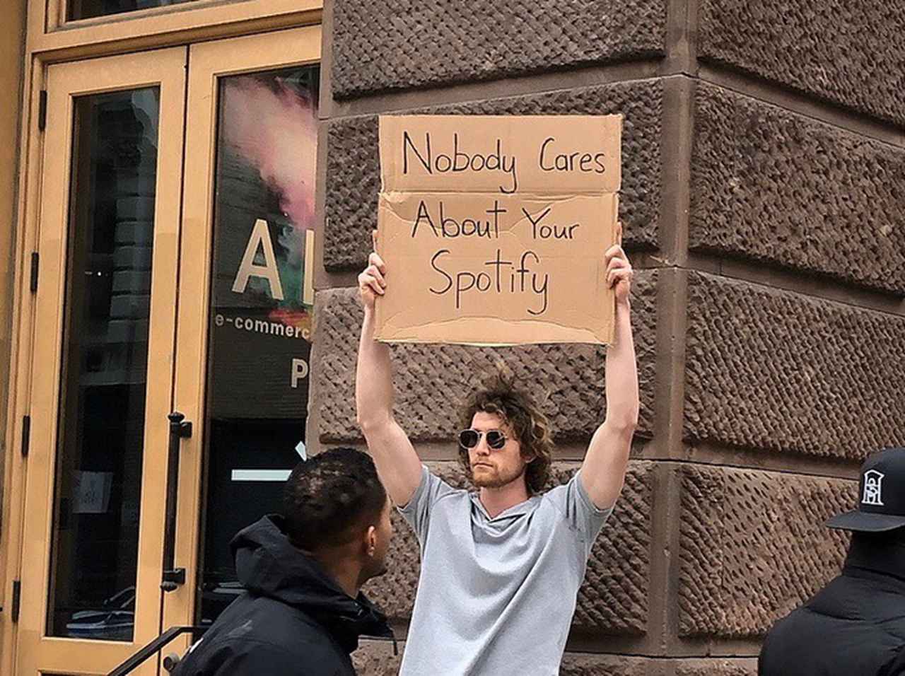 日常生活の「わかる…!」をプラカートで掲げるインスタが笑える