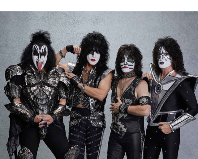 KISSの来日公演のグッズにまさかの「ボンカレー」、そのお味は？