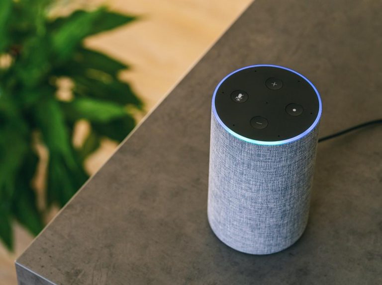 アマゾン、クリスマスに家族と口論になったら「アレクサ、話題を変えて!」と頼むことをおすすめ