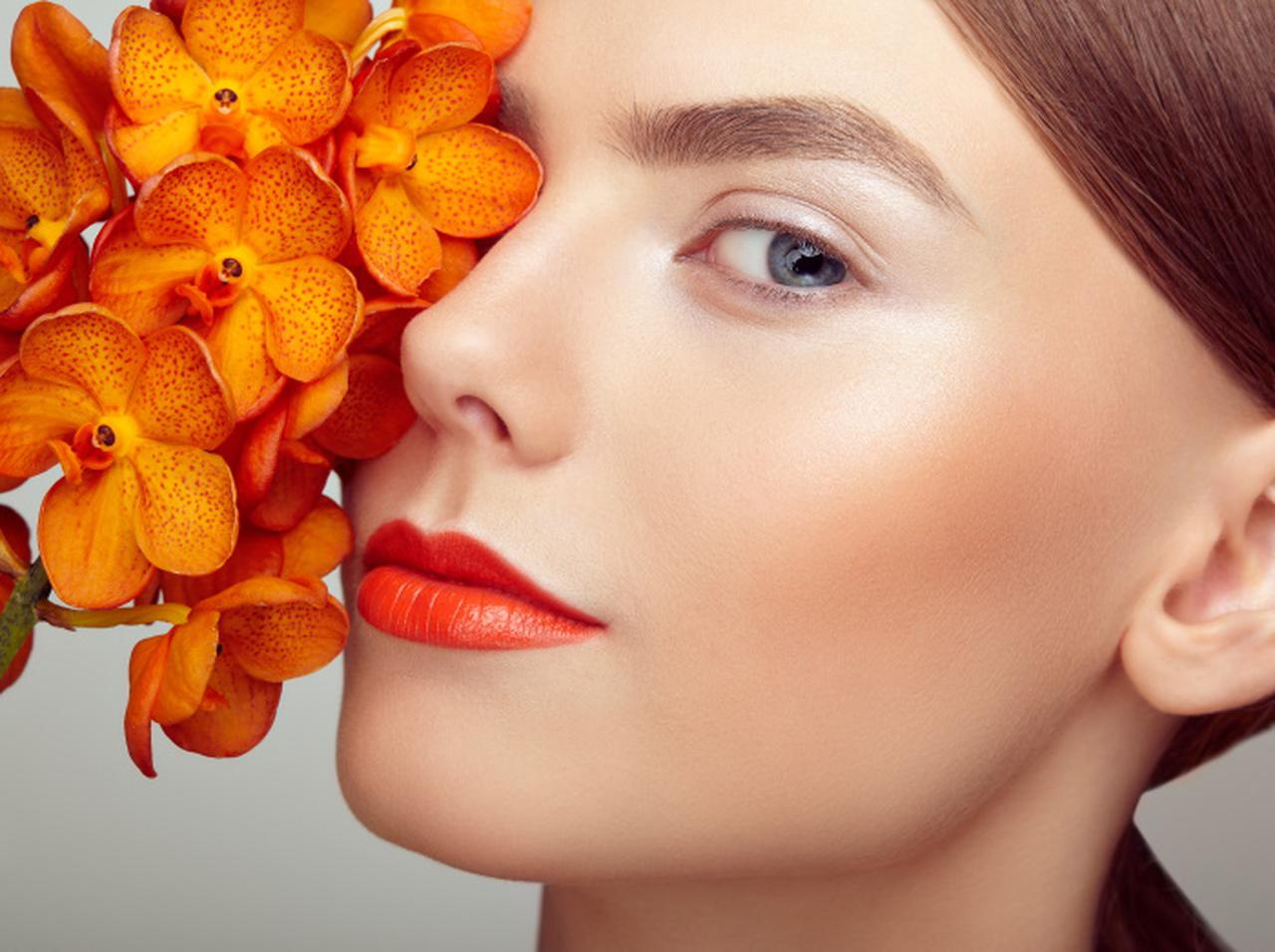 抜け感メイク、地味ではなく「印象的な目元」に仕上げる方法とは？