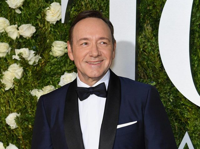 性的暴行疑惑のケヴィン・スペイシー、恒例のクリスマス動画で意味深発言