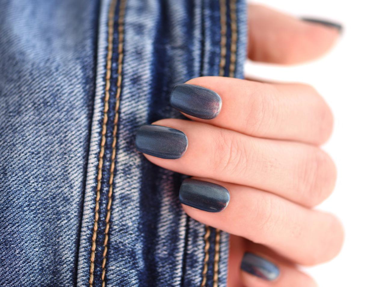 冬ネイルのトレンドは「ダークカラー」でキマリ!どの色合いが好み?
