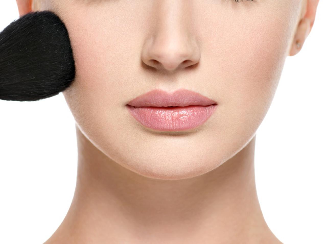 顔型で効果が違う！プロが教えるチークの正しい入れ方