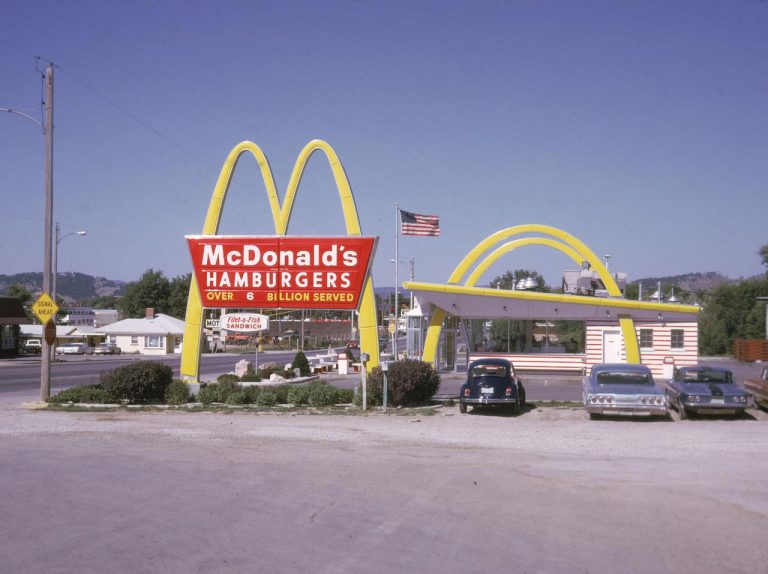マクドナルドを相手に「詐欺」を計画した男が『偽造』したものとは?車内から見つかり逮捕