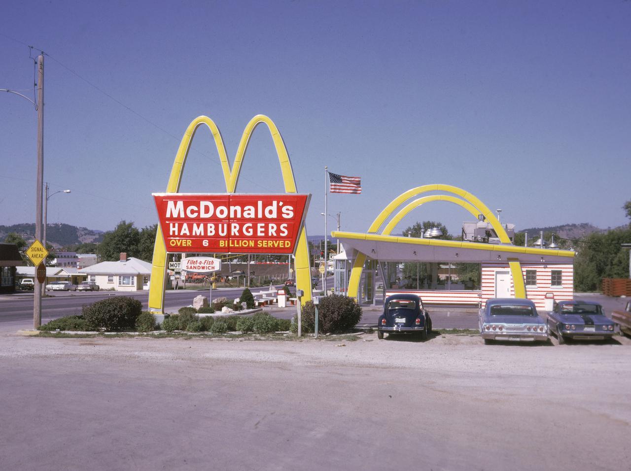 マクドナルドを相手に「詐欺」を計画した男が『偽造』したものとは？車内から見つかり逮捕