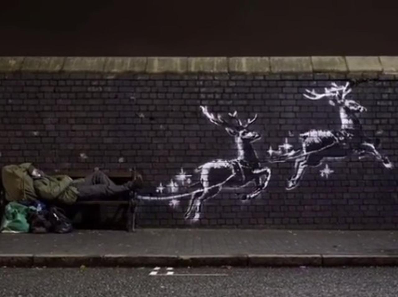 バンクシーによる「クリスマスの新作」が公開、BGMの歌詞が辛すぎる
