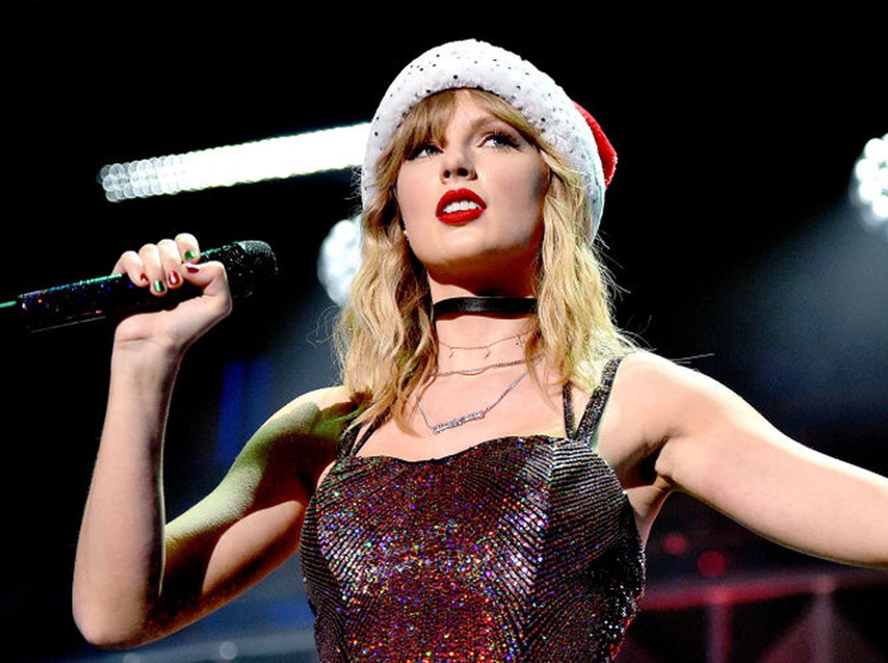 テイラー・スウィフトからの贈り物！クリスマスソングの貴重なメイキング風景が公開