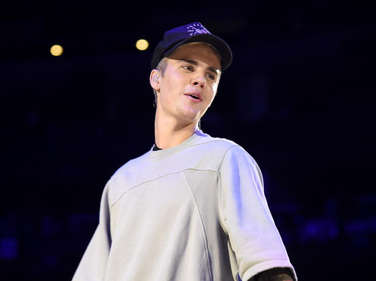 ジャスティン・ビーバー、イケメンが入れてる率が高い「タトゥー」を首に入れる