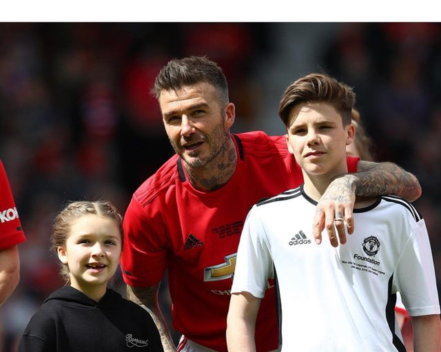 クルス・ベッカムとハーパー・ベッカム、洗礼式で着用した衣装がザ・セレブ