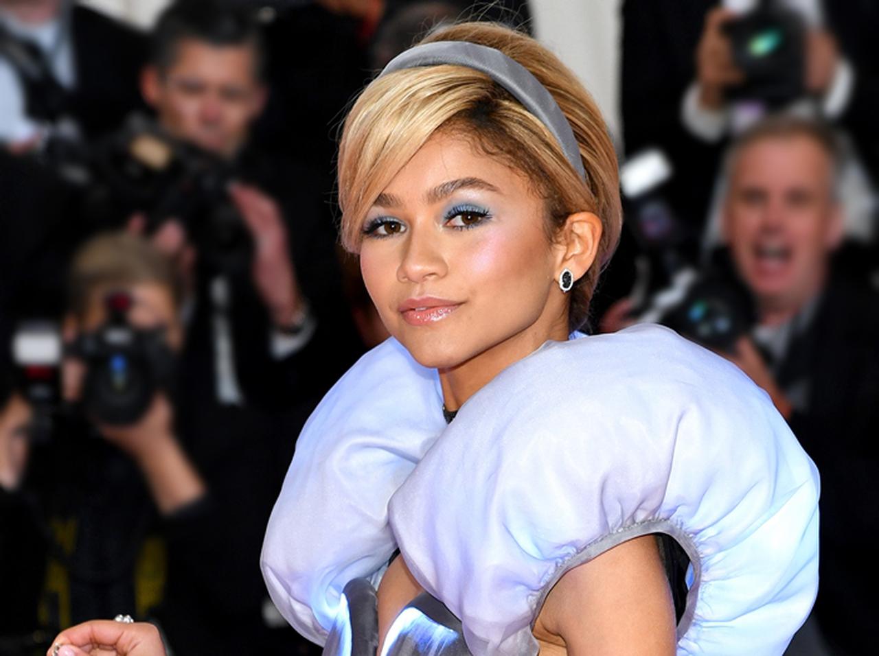 ゼンデイヤ、METガラの『シンデレラドレス』を着て「思っていたこと」が気の毒すぎる