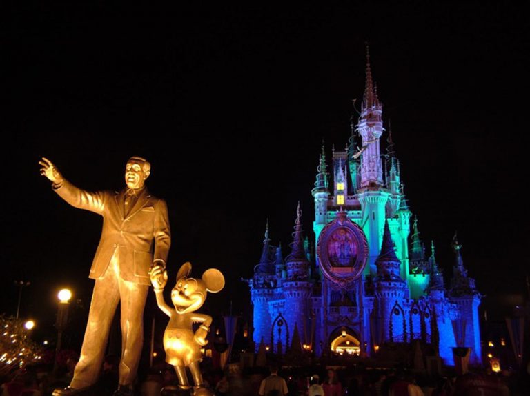 ディズニーランド、通りすがりの客にキャストが放った「ひと言」が強烈すぎる
