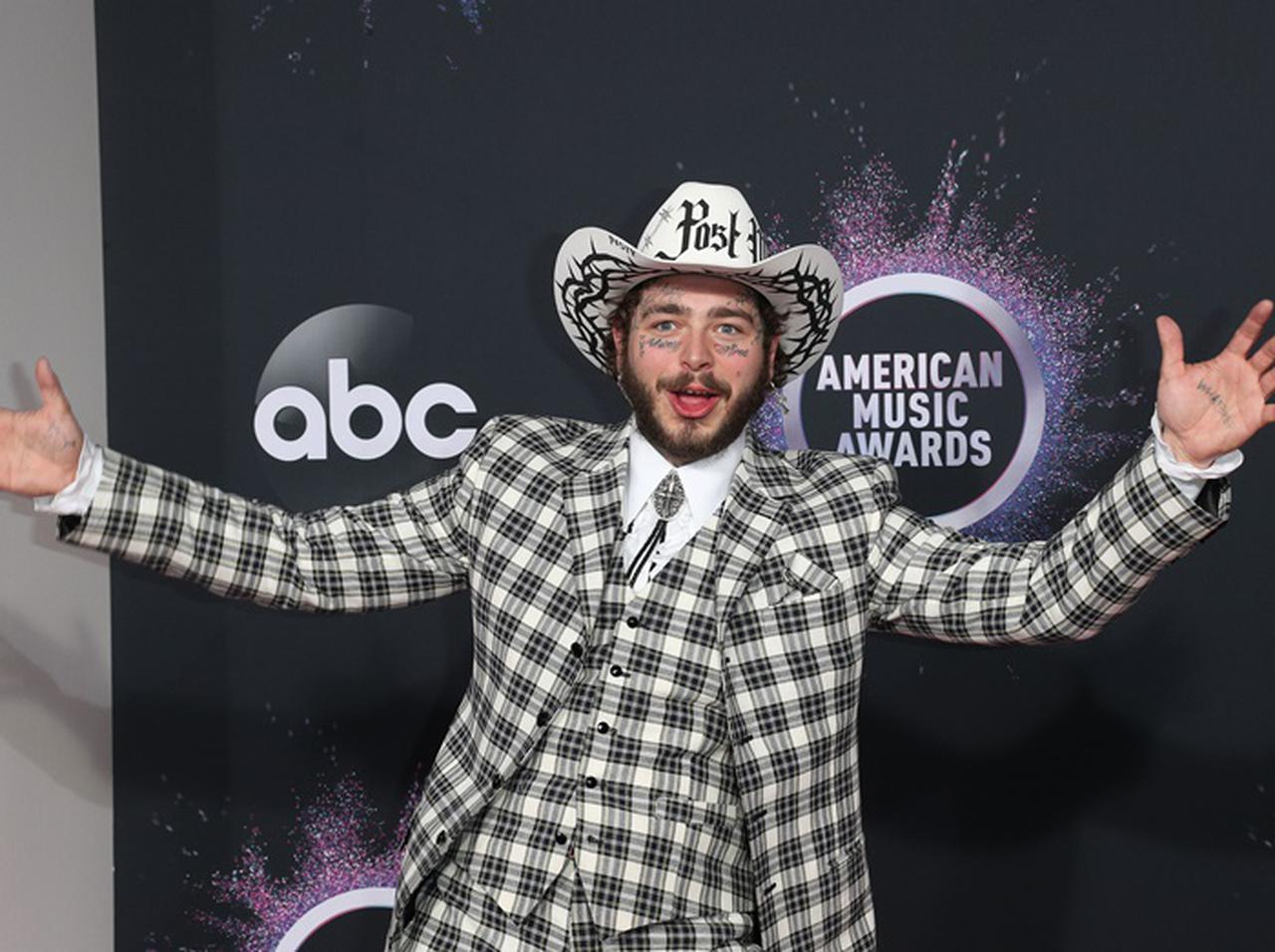 ポスト・マローン、酔ったマダムに絡まれて「たじろぐ姿」がおもしろすぎる