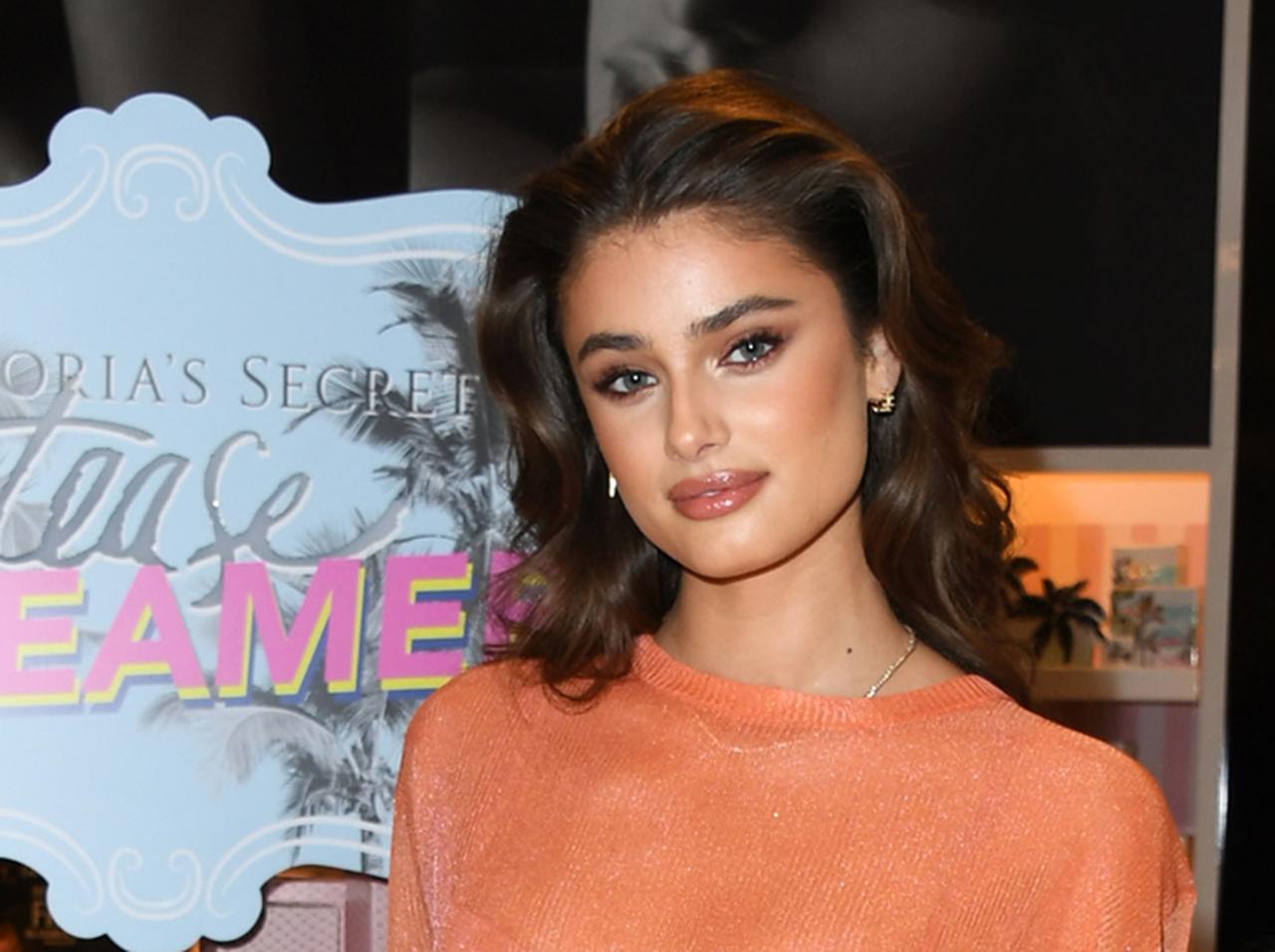 テイラー・ヒル、バスタブの中で撮影した「自撮り」にヒヤヒヤする