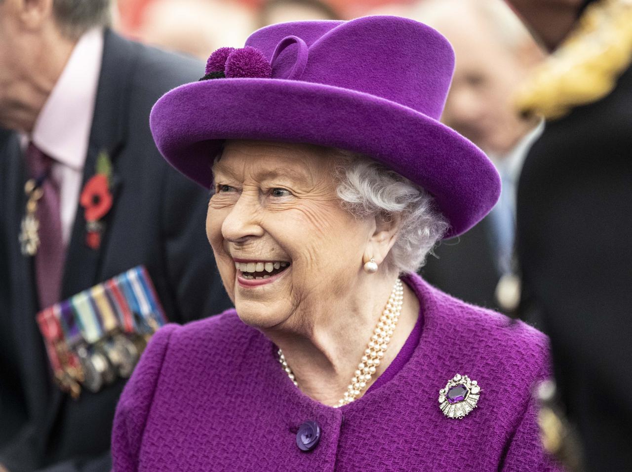 エリザベス女王、クリスマスに“ひ孫”アーチーへの愛を語り「ひいおばあちゃん」の顔を垣間見せる