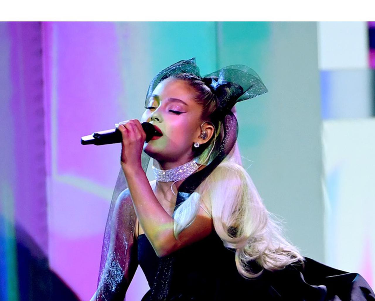 アリアナ・グランデ、新しい3つのアルファベットのタトゥーが意味するものとは?