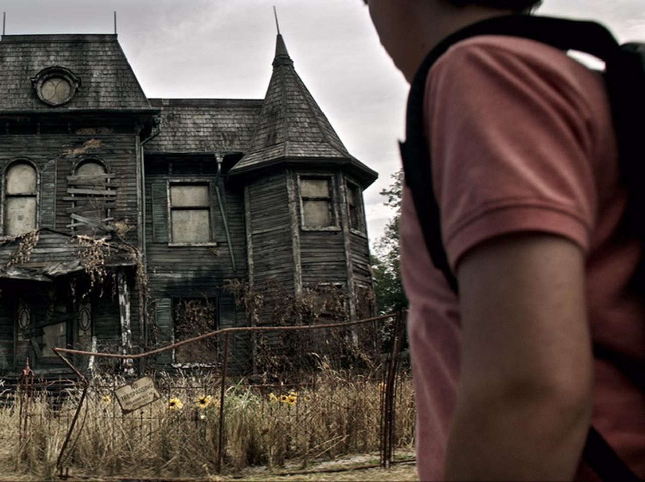 『イット』のエディ、母親と妻に隠された「気まずい」演出とは