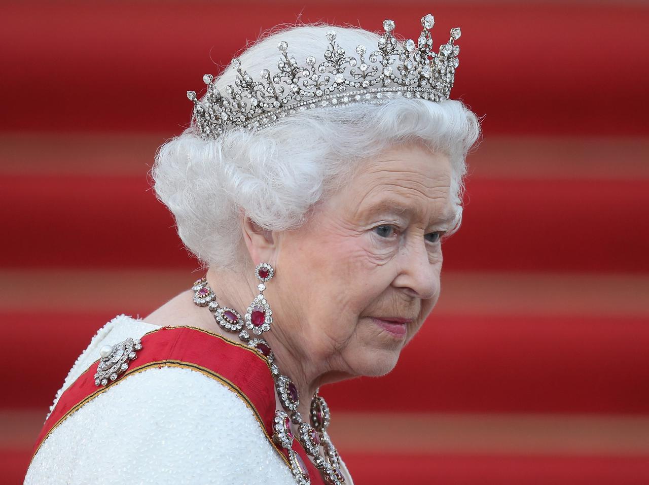 エリザベス女王93歳死去の「ウワサ」広まる、英国王室の専門家がコメントを発表