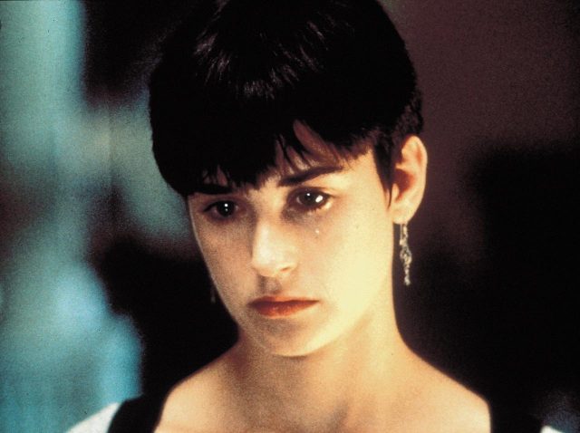 デミ・ムーア娘がピクシーカットに、『ゴースト／ニューヨークの幻』が完全再現される