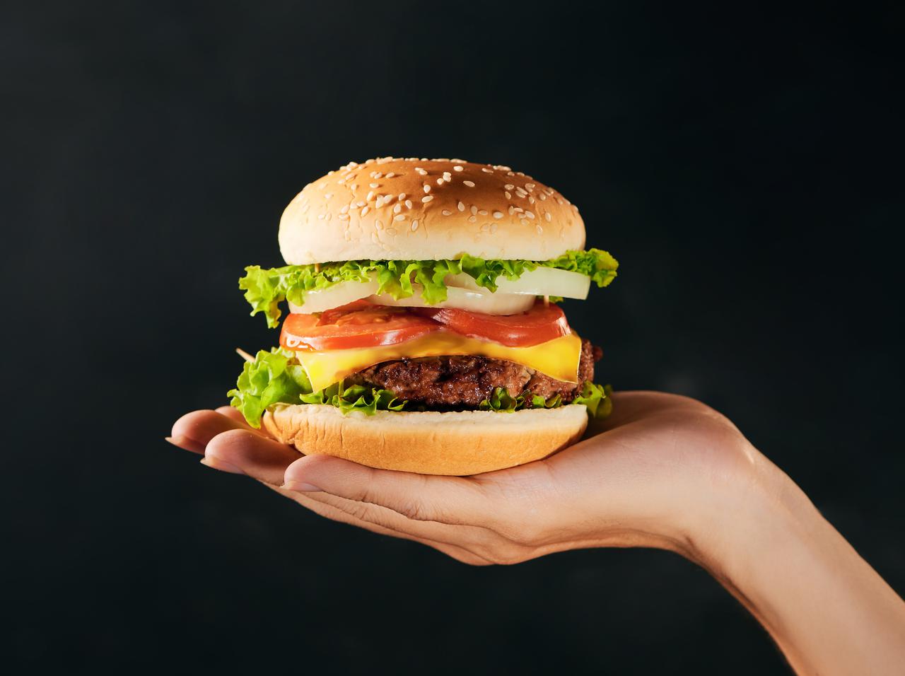 バーガーキング、全広告に1年間マクドナルドの「ビッグマック」を隠していた！その「場所」とは