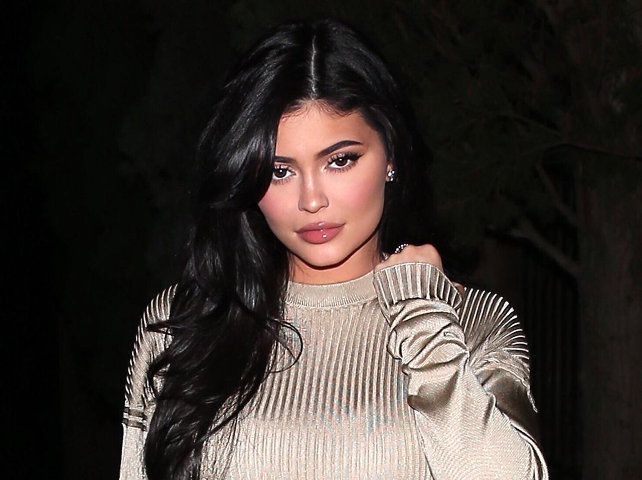 カイリー・ジェンナーのセクシーな「下着姿」、思わず『彼』からもいいねが！