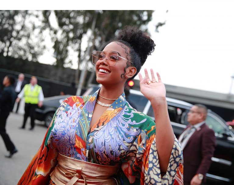 H.E.R.が日本の伝統着を着用してグラミー賞の授賞式へ