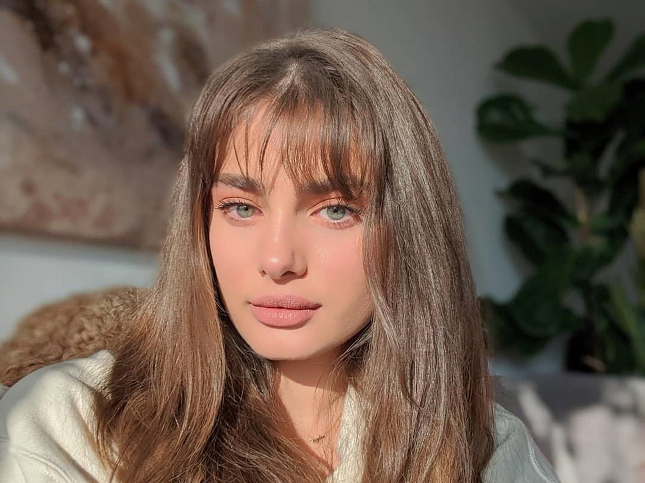 トレンド前髪は“スキマ”で決まる!話題の「フリンジバング」が気になる