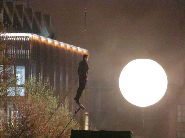 リチャード・マッデンが宙を舞う！MCU新作映画『エターナルズ』の撮影現場が激写