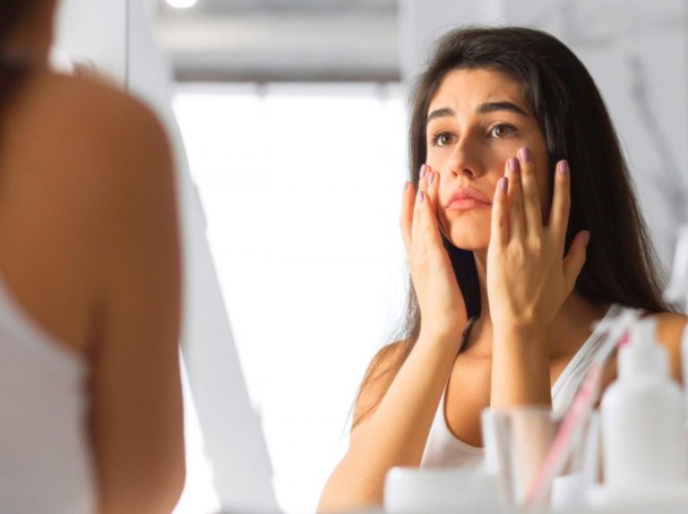 目のクマの原因に?専門家が教える日常のNG行為