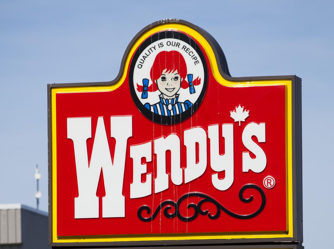 ファストフードのウェンディーズ公式、「養子」を侮辱のネタにした人にキツいお仕置き