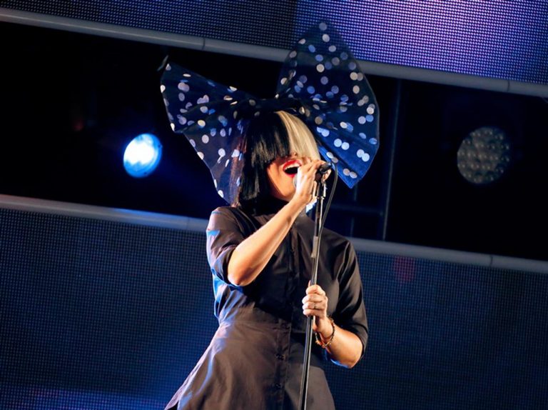 シーア、あのイケメンDJに「セフレにならない?」とメッセージしていた