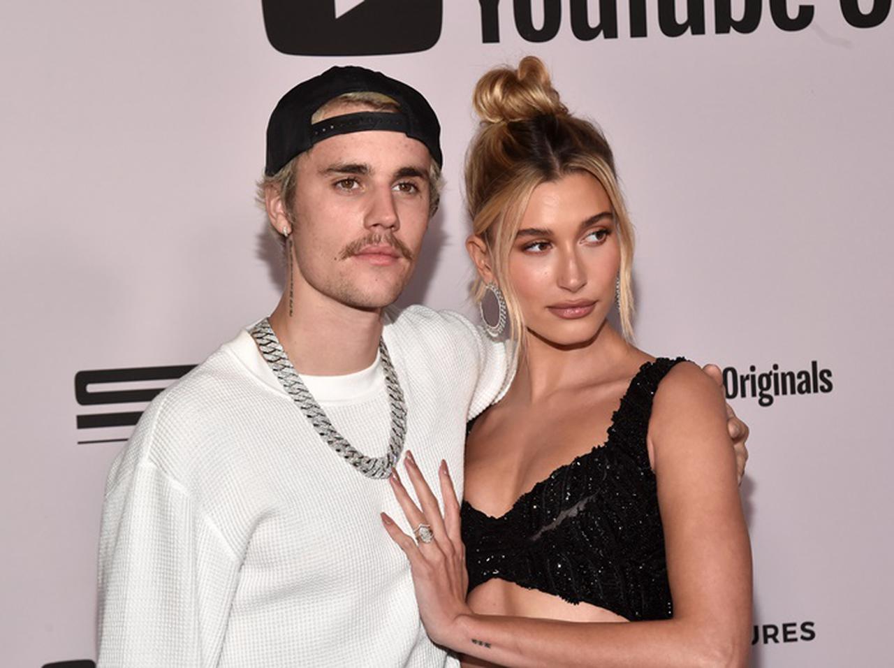 ジャスティン・ビーバー＆ヘイリー・ビーバー夫妻がレッドカーペットデビュー【写真アリ】