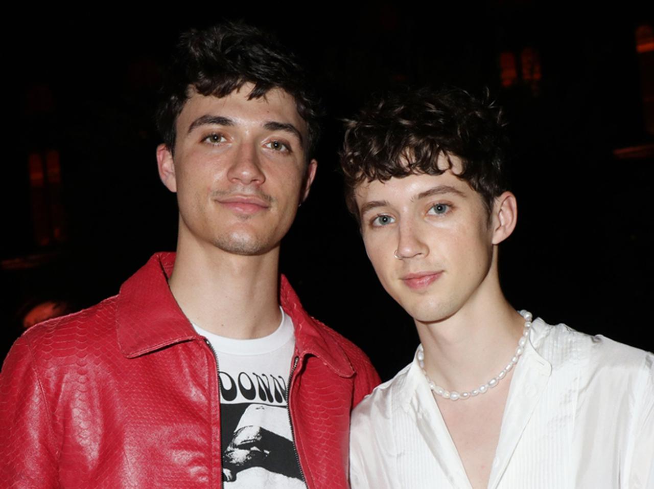 トロイ・シヴァンがインスタグラムで公に“友達”を募集、恋人との破局説の真相は?