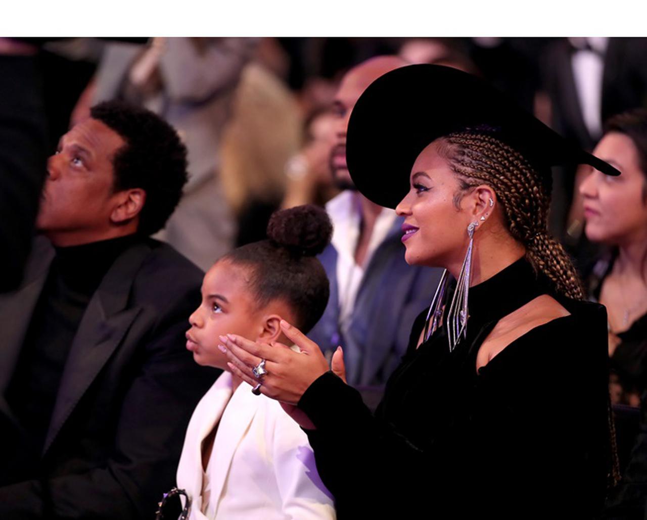 ビヨンセ8歳娘、グラミー賞受賞シンガーと肩を並べる