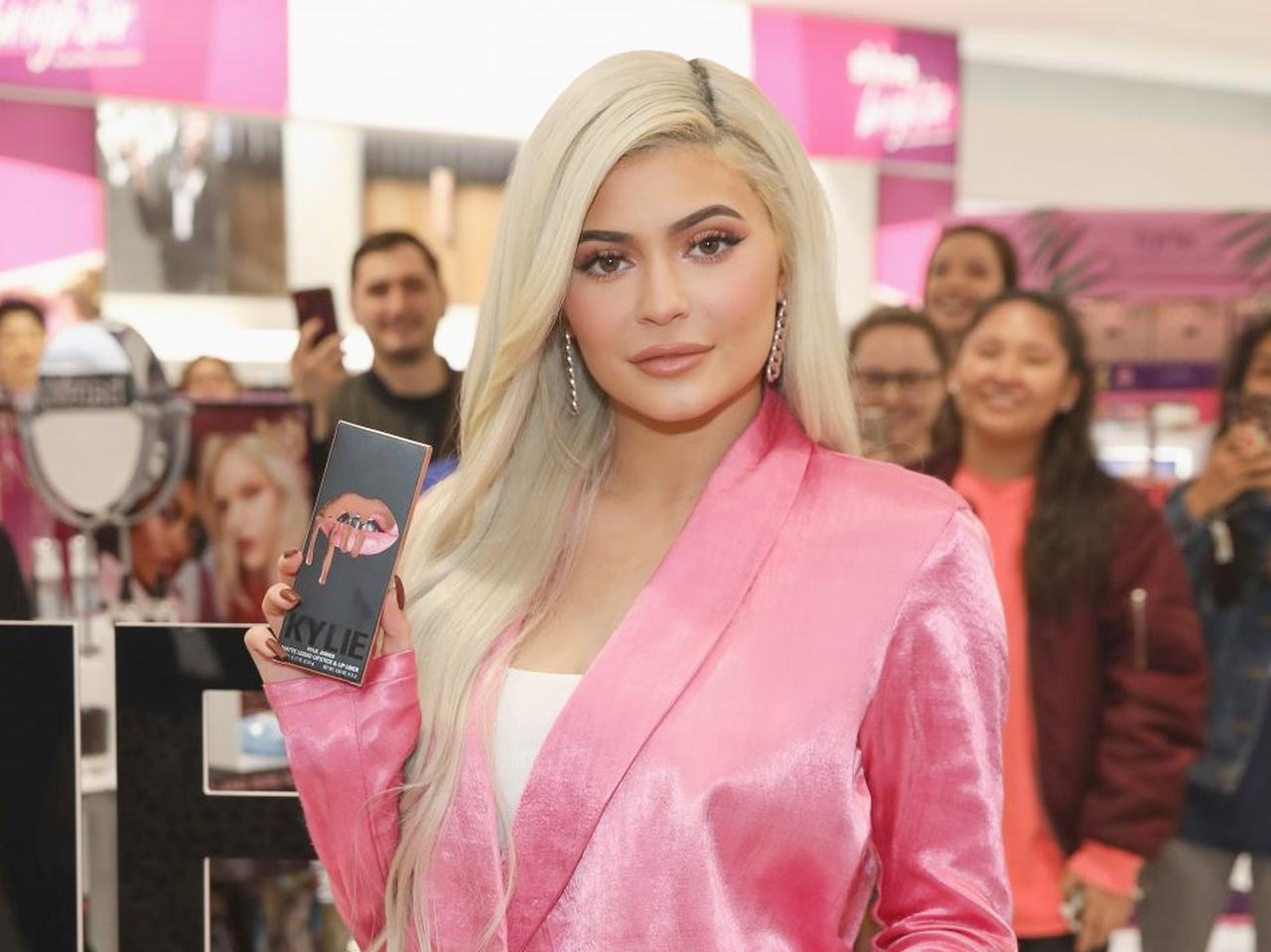 カイリー・ジェンナー、自身のコスメブランド以外で「唯一愛用するコスメ」とは?