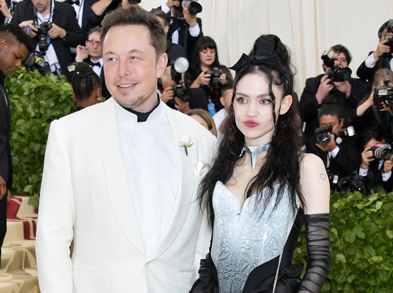 テスラ社CEOイーロン・マスクが再びパパに！17歳年下恋人が「妊婦ヌード」公開