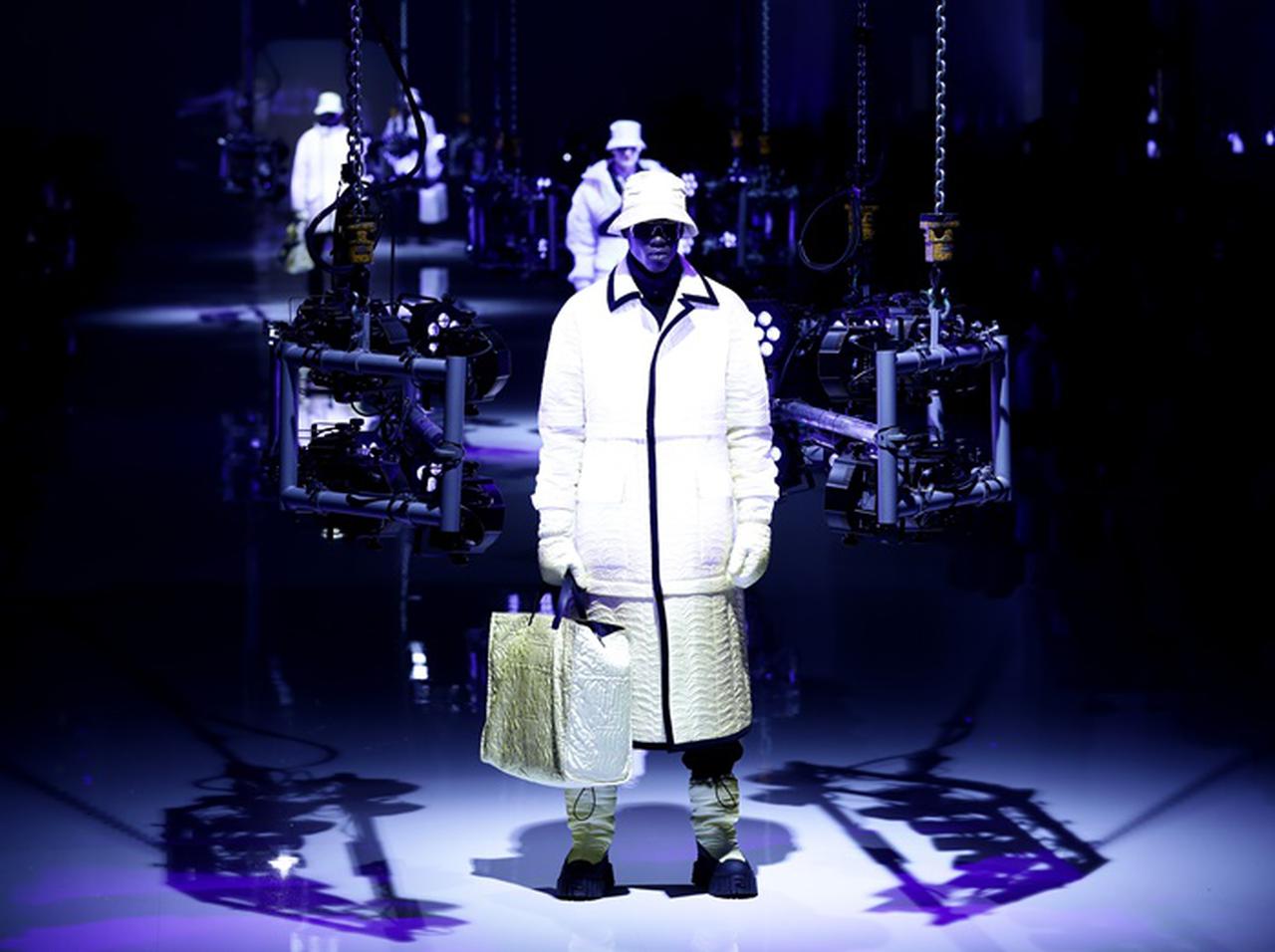 フェンディが95年の歴史で初めて日本人デザイナーとコラボ