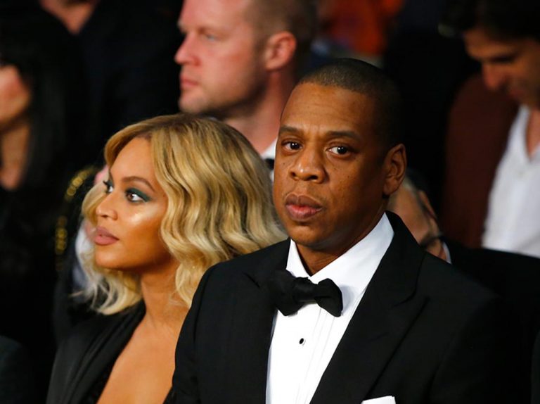 ビヨンセ&ジェイZ夫妻がゴールデン・グローブ賞に“遅刻”したせいで立ったまま待たされる