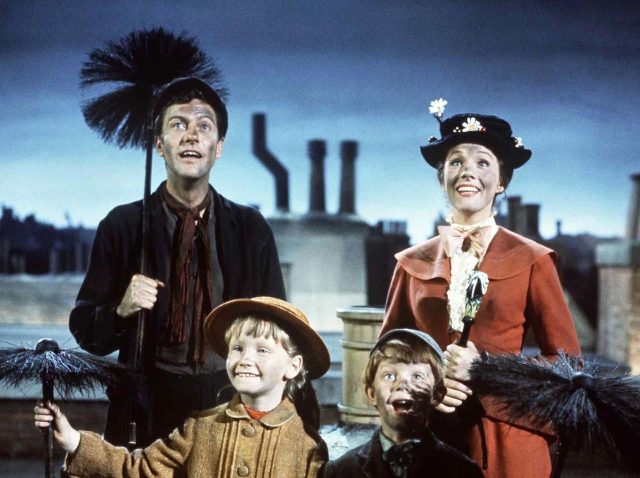 『メリー・ポピンズ』ジュリー・アンドリュース、56年越しに「衣装の下の秘密」を明かす