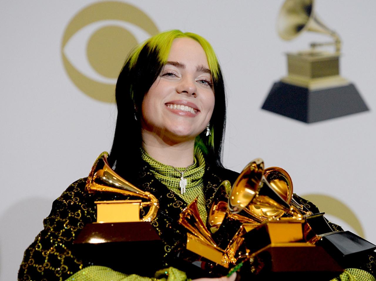ビリー・アイリッシュの「グラミー賞の裏側」を写真で特集！どんな素顔を見せていた？