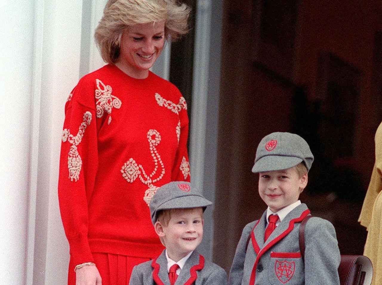 ウィリアム王子、ダイアナ元妃が死去した直後の弟ヘンリー王子との思い出を明かす