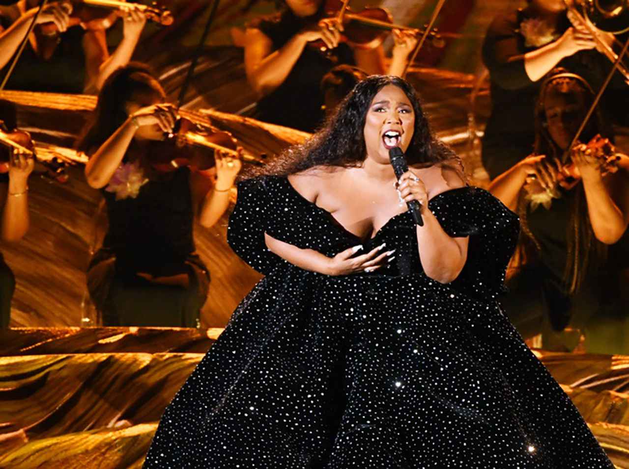 リゾ、グラミー賞のパフォーマンスを故コービー・ブライアントに捧げる