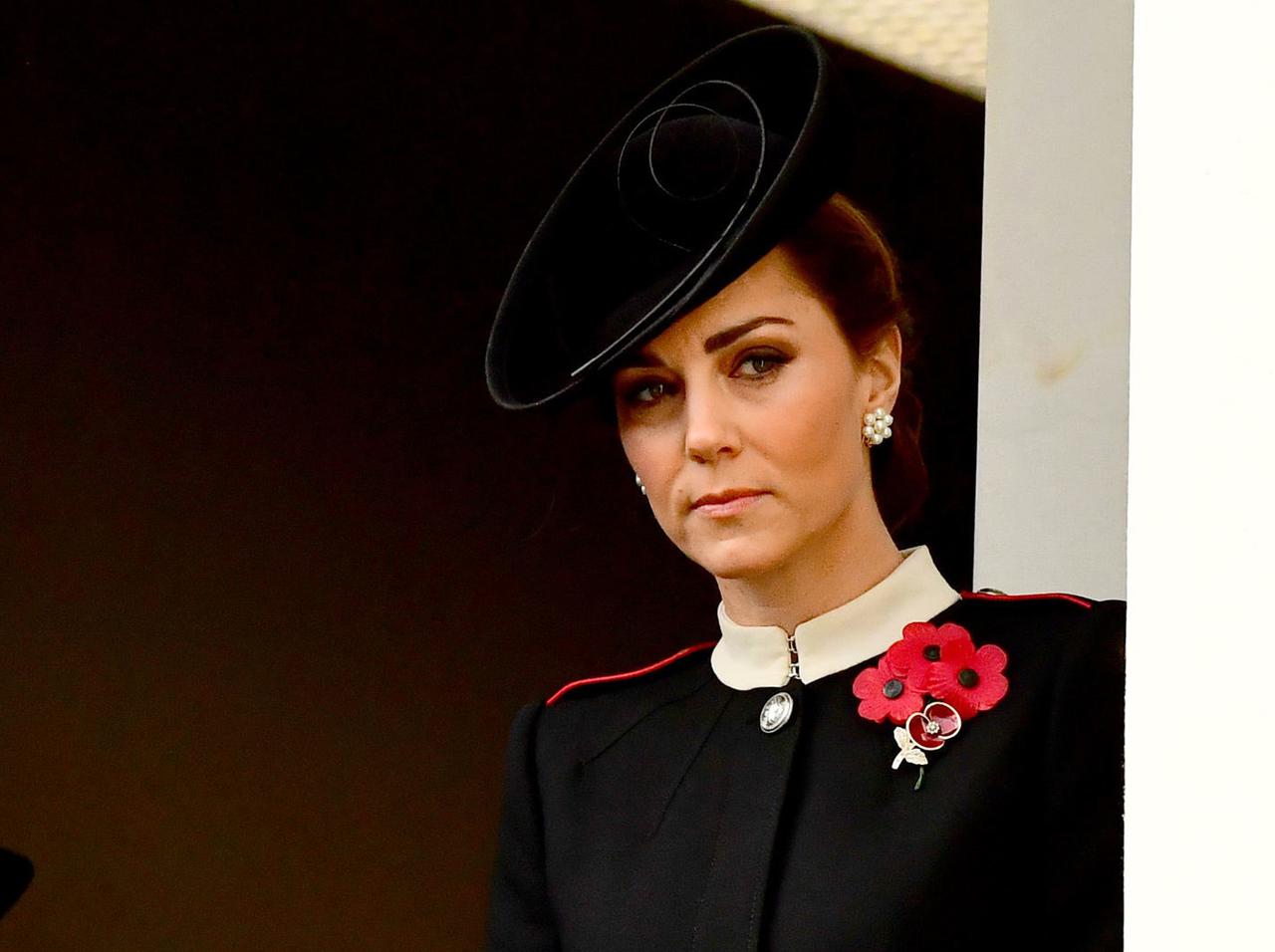 キャサリン妃がユダヤ人大虐殺を生き延びた2人を撮影、写真の「照明」に込められた意味とは