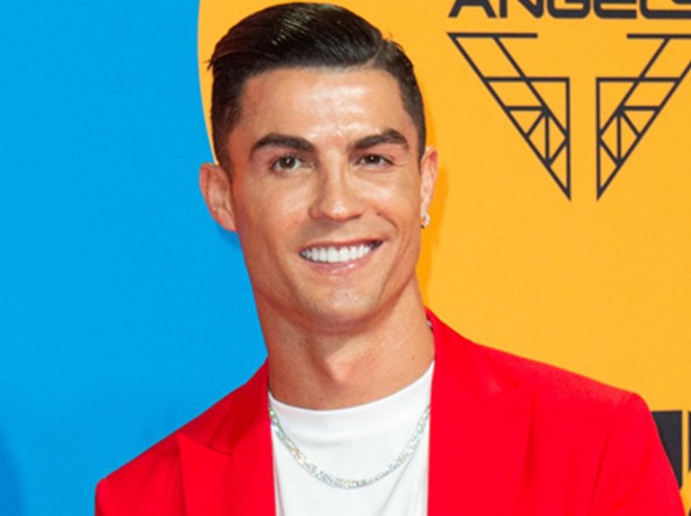 クリスティアーノ・ロナウド、「いまや幻の品」を愛用する姿が物持ち良すぎ