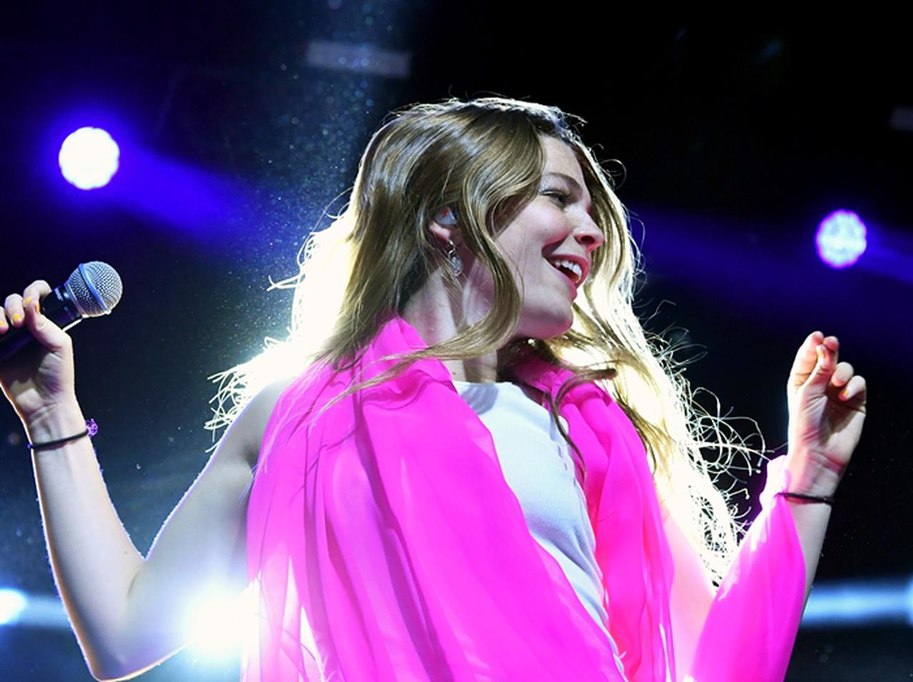 ファレル・ウィリアムスが絶句、グラミー賞新人賞ノミネートのマギー・ロジャースの魅力